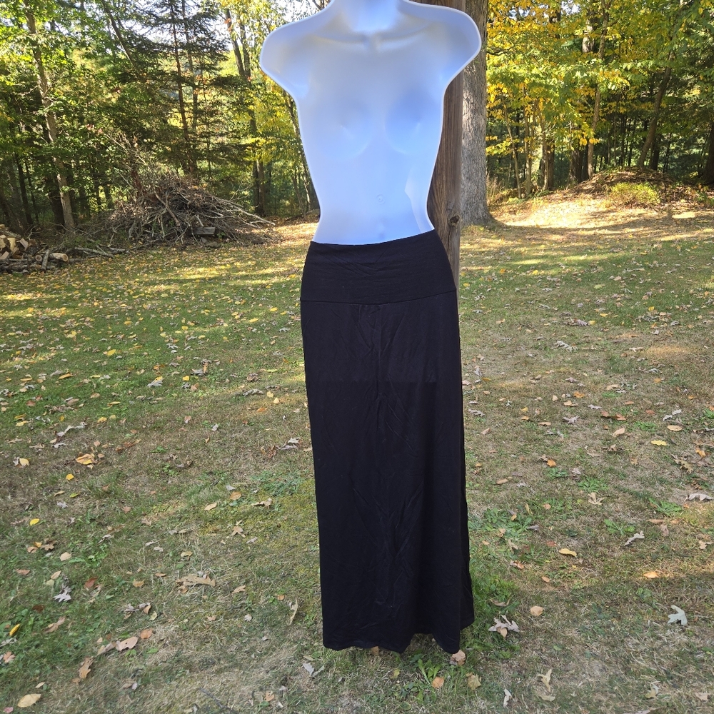 Black- Open Front- Maxi Skirt- No Identifiable Tags- Small/Medium - Picture 6 of 6